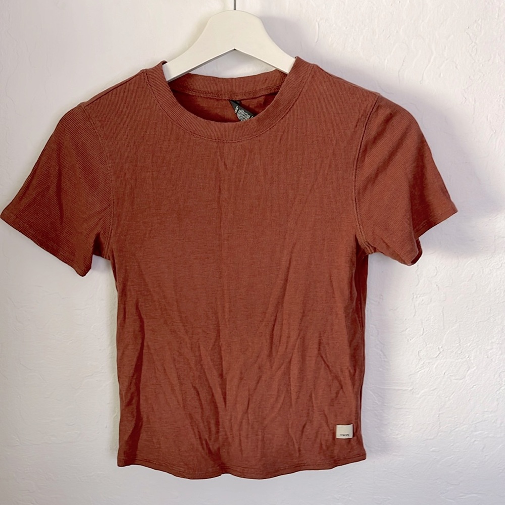 Vuori short sleeve pose mock neck
